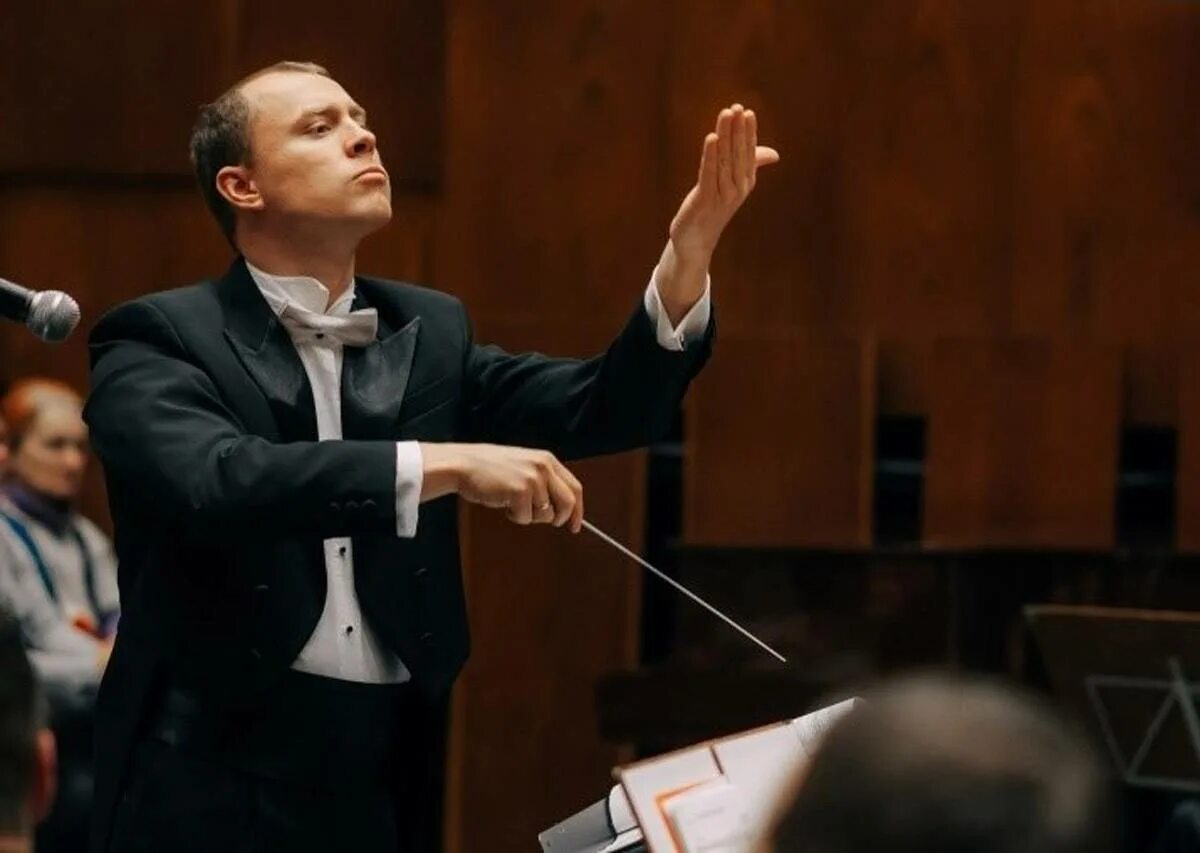 Новый дирижер. Новый дирижер. Лебедев дирижер новая опера. Дербилов илья николаевич. Карабанов алексей алексеевич дирижер.