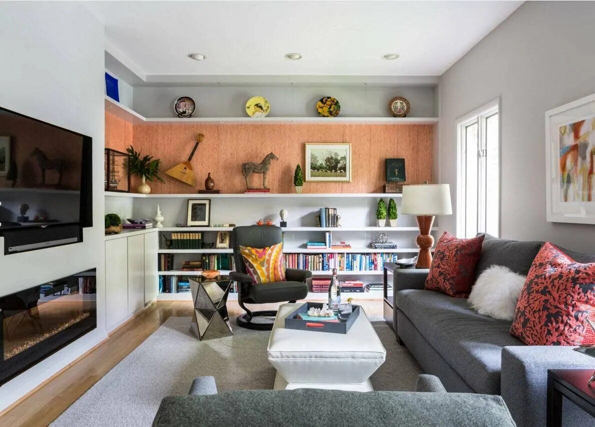 Гостиная с 2 окнами. Расстановка мебели в большой гостиной. Интерьер длинной гостиной. Расположение мебели в комнате. Гостиная комната.