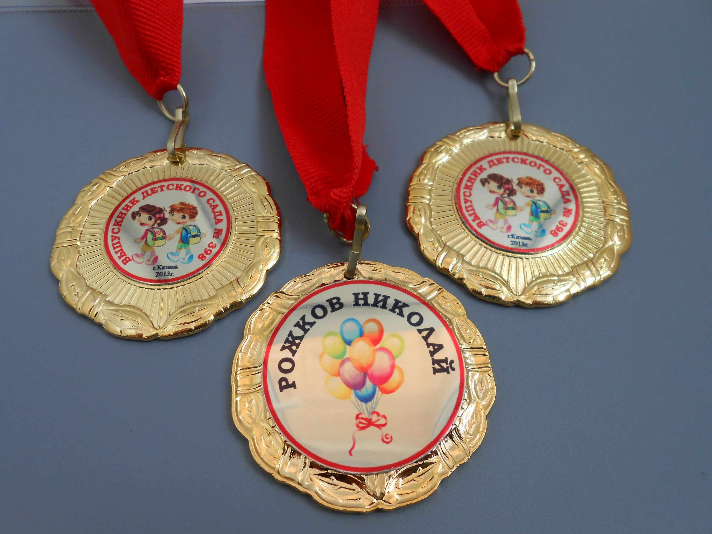Https barahla net. Медали на выпускной в детском саду. Медали для детей в детском саду. Медали сувенирные для детей. Медаль выпускник детского сада.