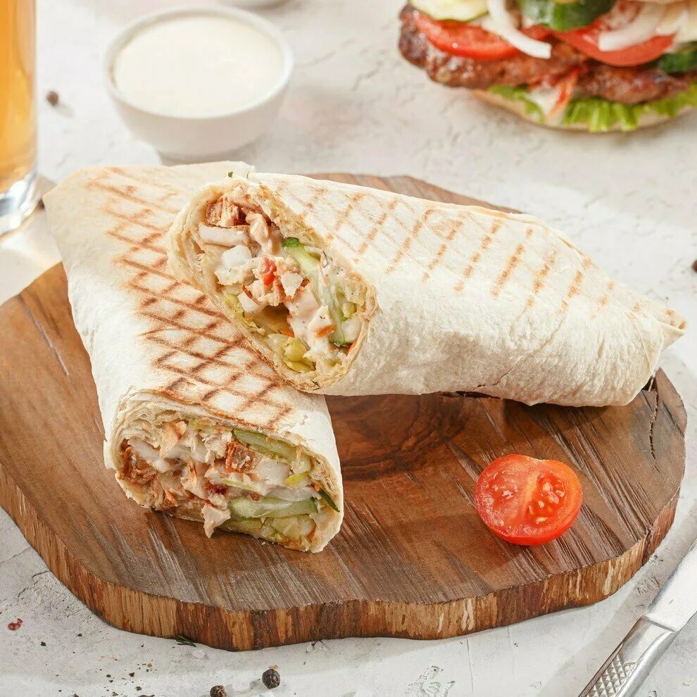 Вкуснейшая шаурма. Биг донер. Шаурма вкусная сочная. Шаурма шаверма донер. Шаурма шаверма донер.