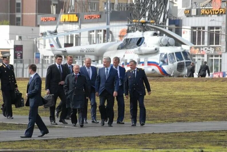 Кто прилетел в москву. Жапаров москва. Си цзиньпин прибыл в москву. Жена лукашенко президента. Кто прилетел в москву.