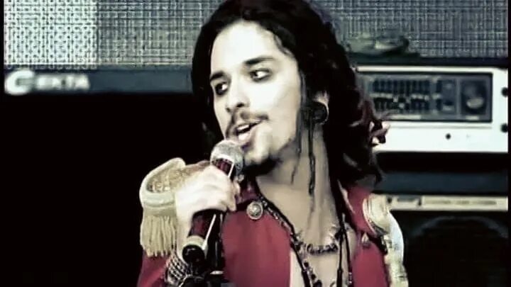 Quest pistols я устал. Квест пистолс 2007. Quest pistols фото 2007. Я устал хочу любви quest pistols. Я устал клип.