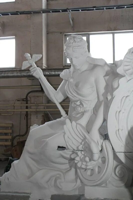 Прусские каменные бабы. Вазари скульптура евангелиста. Скульптурная ксерокопия. Урс фишер скульптуры из воска. Скульптура летчика в парке красногорск.