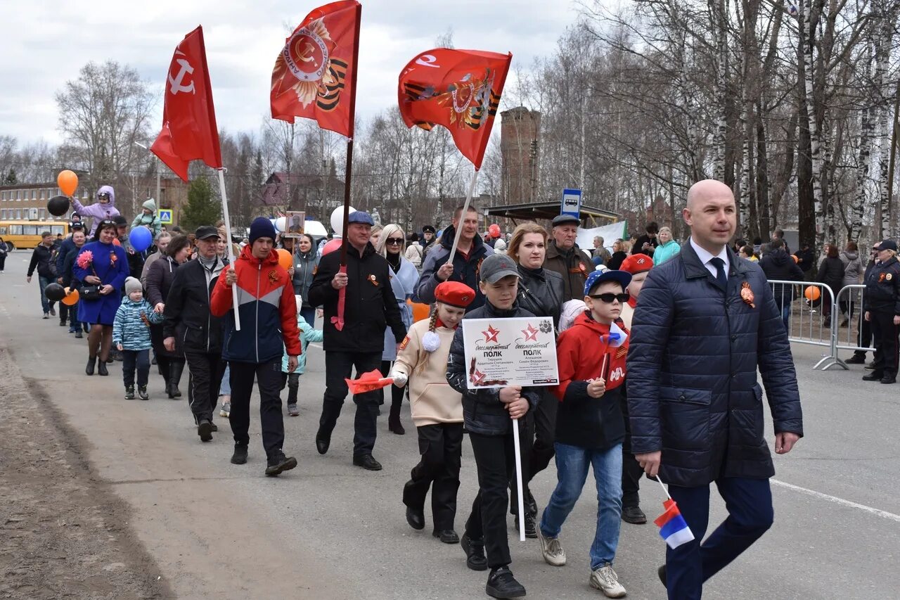 Население сыктывкара на 2023. Эстафета на 9 мая на площади г.Сыктывкара. Эстафета 9 мая 2023. Парад Победы в Сыктывкаре 2023. Парад 9 мая.