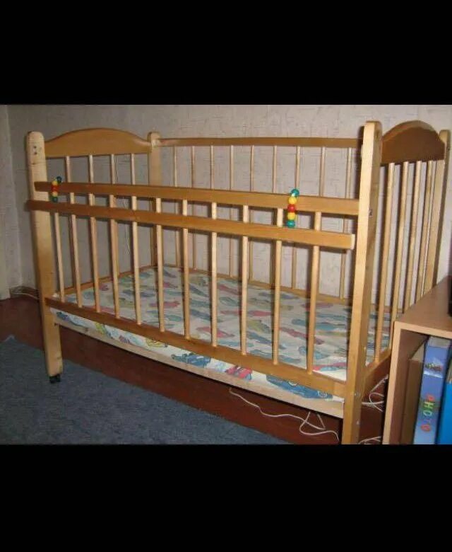 детская кроватки для новорожденных б у. продается кровать младенца. детская кроватки для новорожденных б у. кроватка с маятником продольным березка. детские кроватки б/у.