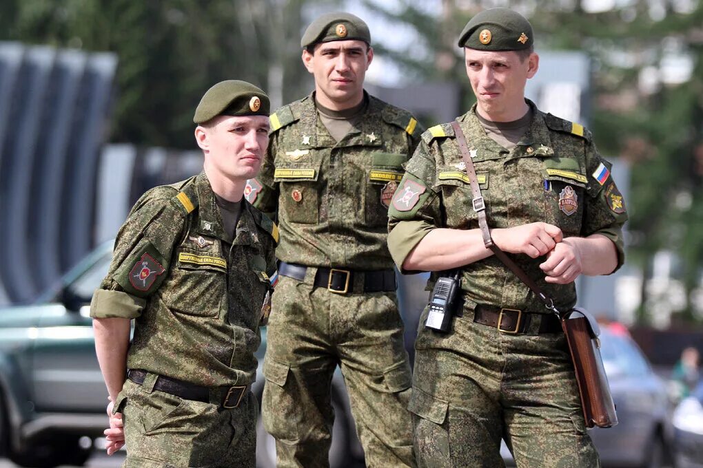 Держаться войск. Современная Военная форма. Контрактники в Российской армии. Российская Военная форма. Форма Российской армии.