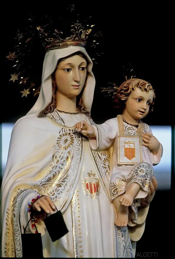 La virgen de la. Mary mother of Mercy коллекция монет. Maria Divine. Сравнить аве Марию и Мадонну. Mary mother of Mercy Boccati.