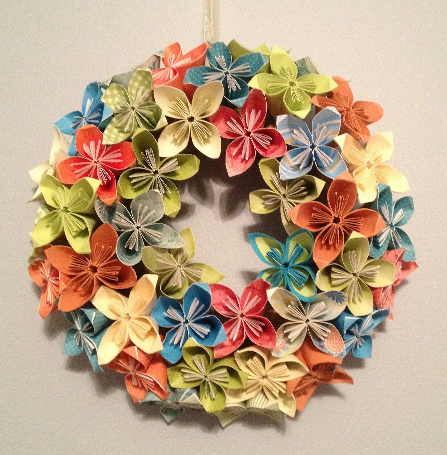 Оригинальные идеи из бумаги. Цветочный шар kusudama. шар из бумажных цветов. оригами кусудама. цветочный шар из бумаги.