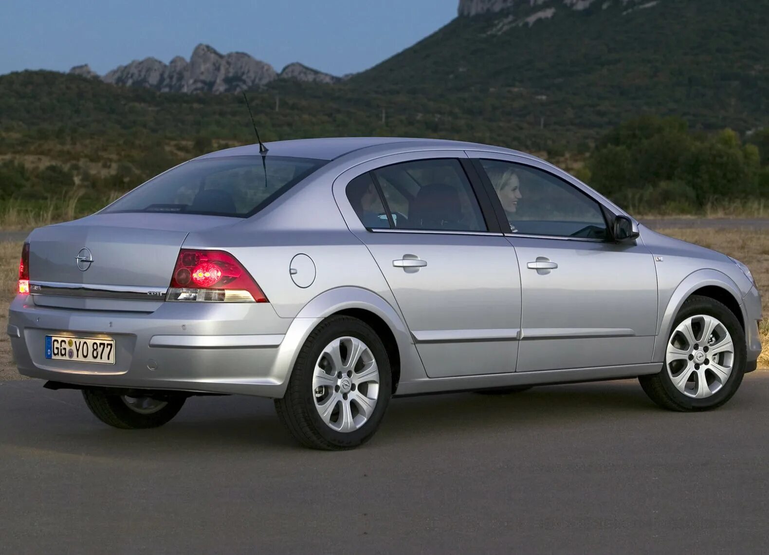 1с astra. Opel astra 2007 седан.