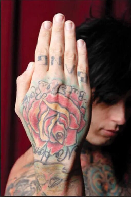 Tattooed in reverse. Ронни Радке. Ронни Радке Татуировки. Falling in Reverse Ronnie Radke тату.