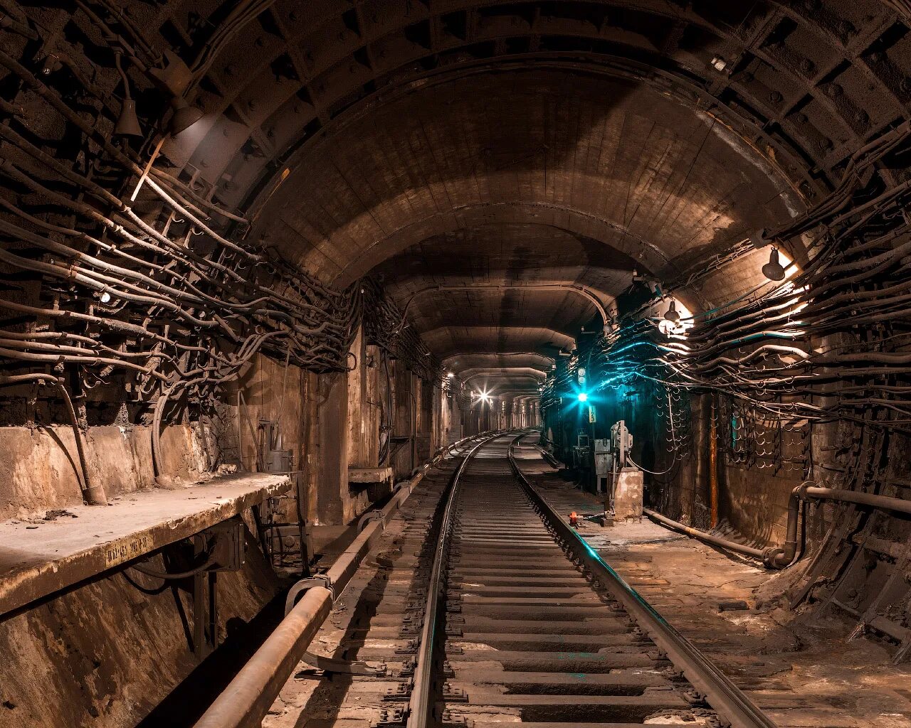 Станция тоннельная метро. Бкл рижская рижская. Московское метро тоннель станция. Бункер 703 метро. Перегон в тоннеле метро.
