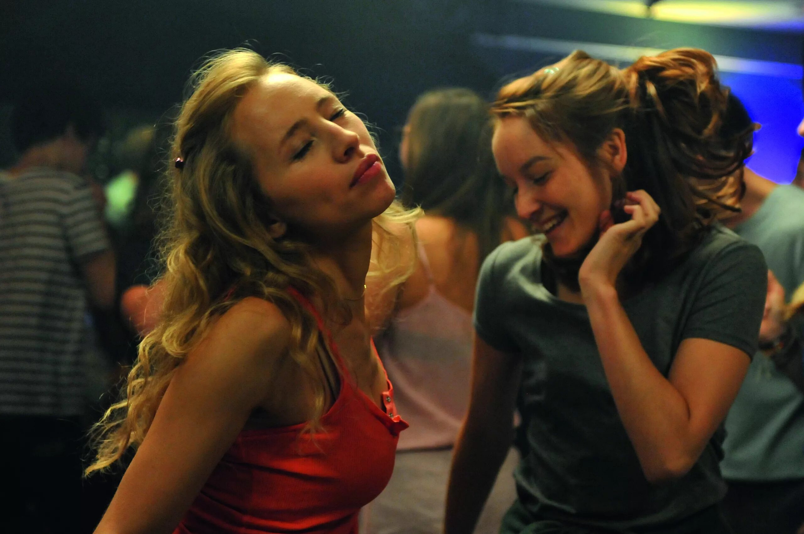 Подружка на ночь 31. Новая подружка (2014). изильд ле беско. подруги в кинотеатре.
