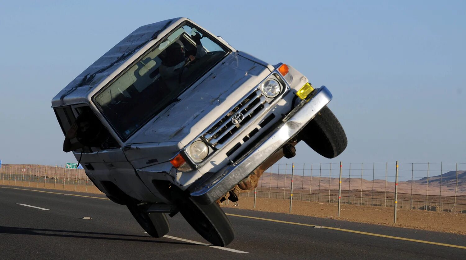 Езда на двух колесах. Езда на двух колесах. Езда на двух колесах. Терри грант (миля на двух колесах в автомобиле). Фура на двух колесах.