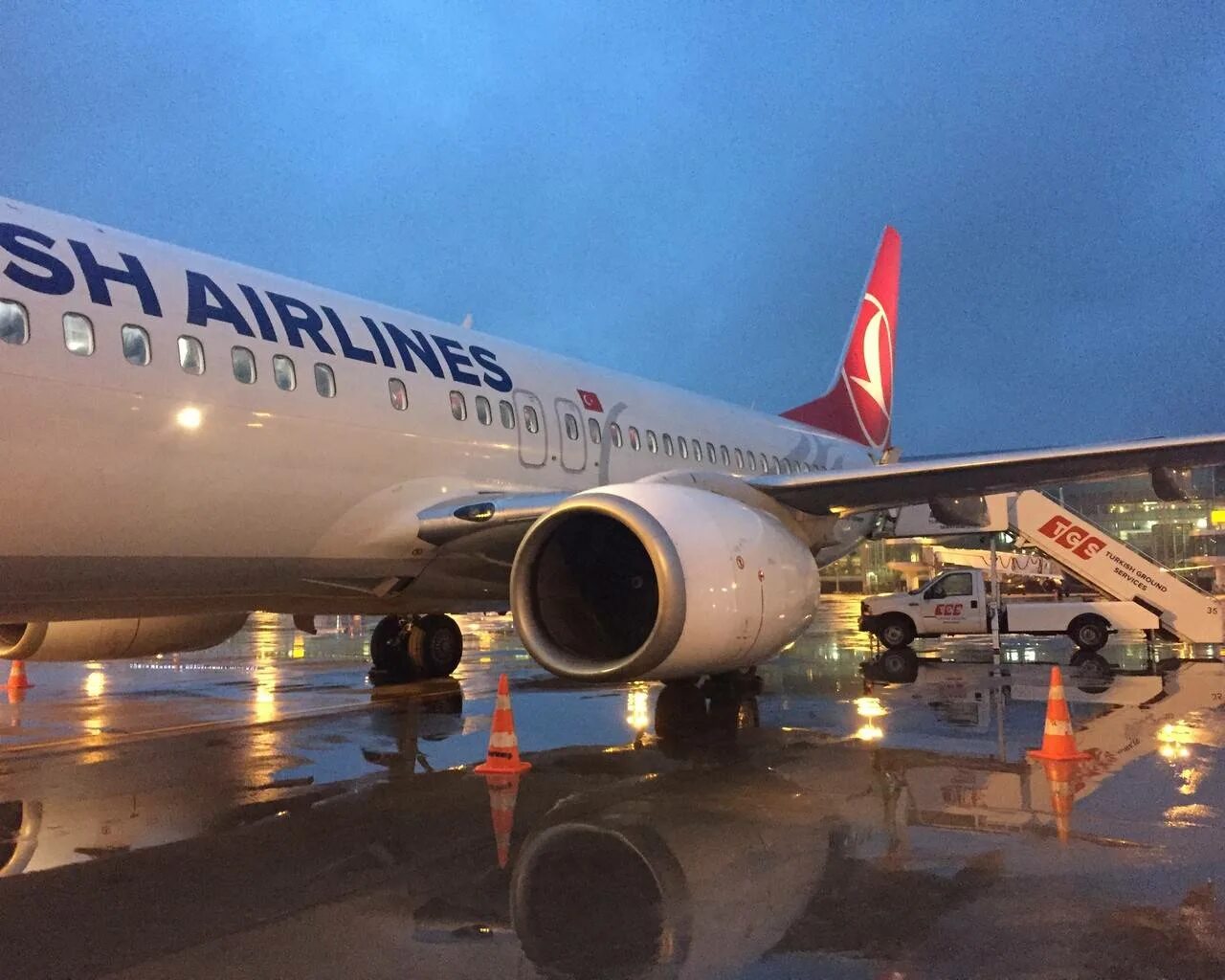 Сайты турецких авиакомпаний. Турецкая авиакомпания Turkish Airlines. Туркес арлинес свмолет. Туркиш Эйрлайнс/ Турция. Самолет Туркиш Аирлинес.