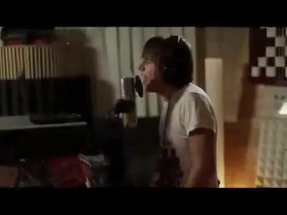 Репетитор девушка электрогитара. Музыкально-игровой фон. Фотосессия с колонкой. Авторское право ютуб. Значок для папки с музыкой.