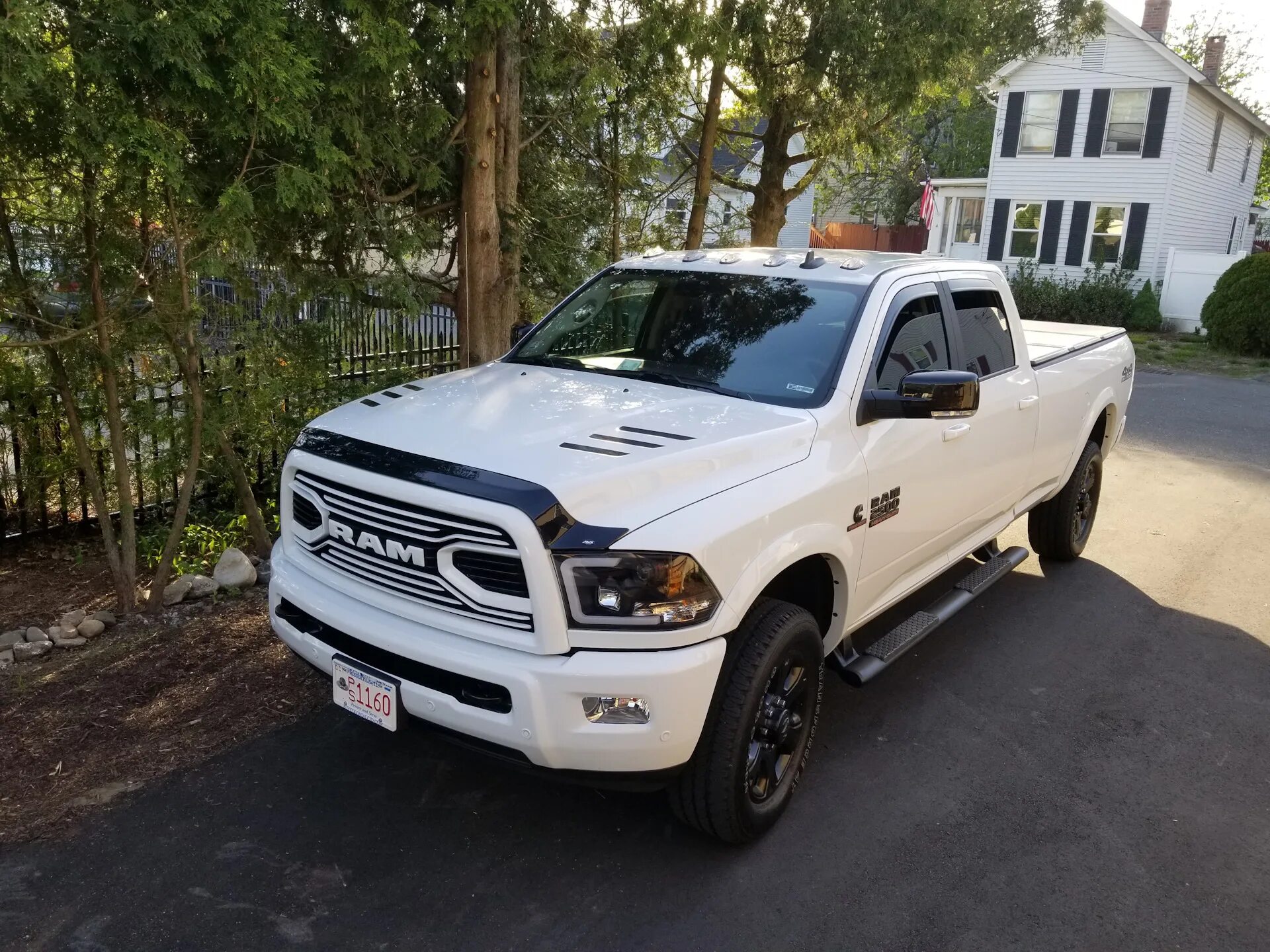 Додж рам 300. Dodge Ram белый. Додж рам 3500 белый. Додж рам 7.2.