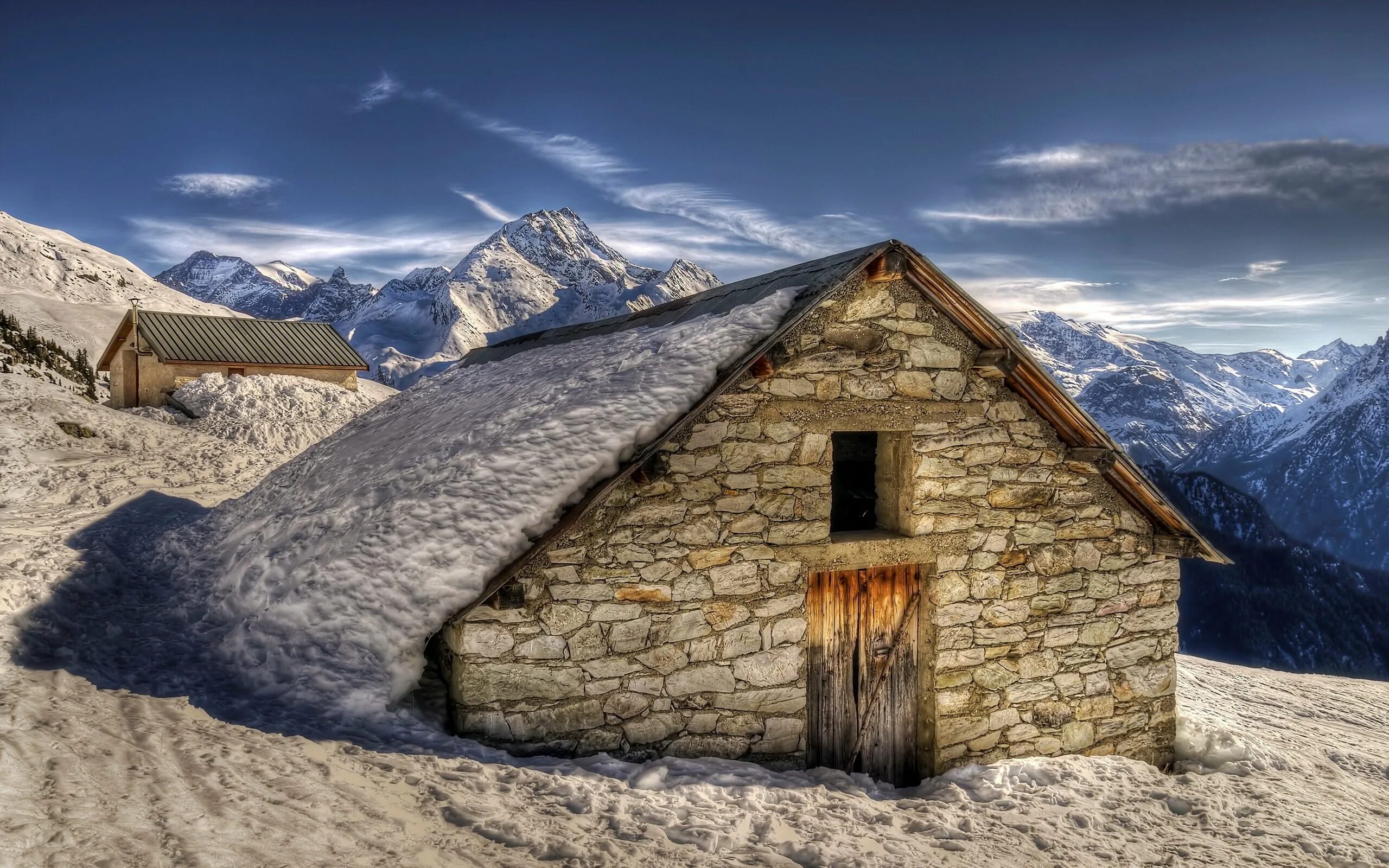 Около жилищ. Горная хижина камень швейцария. каменные жилища в андах. горная хижина кавказ. каменный дом в горах.