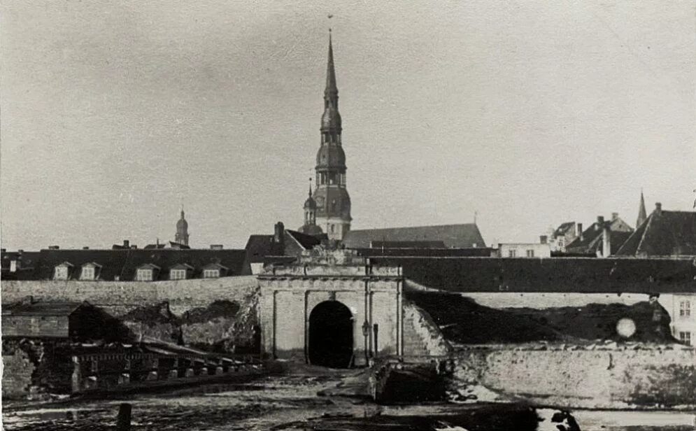 Рига 19 век. Александровские ворота в Риге. Рига 1910. Рига до революции.