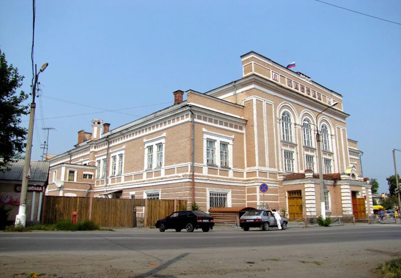 Ирбит организации. Пассаж город ирбит. здание пассажа ирбит. ирбит центр города. ирбит достопримечательности пассаж.