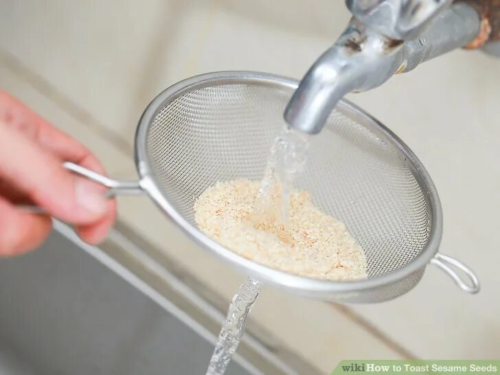 Мыть семечки. Жареные семена тыквы. Мыть семечки. Как очистить семечки подсолнуха от мусора в домашних. Проростки чиа.