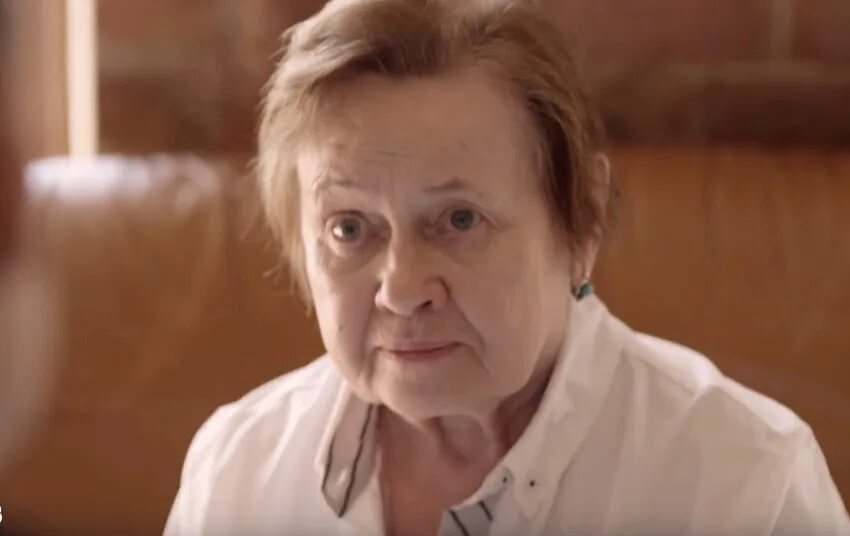 серая актриса