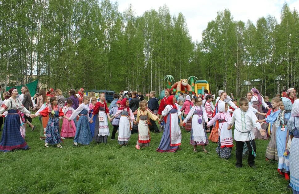 Никольское погода кадуйский район. Поселок Хохлово Вологодская область Кадуйский район. Хохлово (Кадуйский район). Поселок Хохлово поселок. Хохлово центр народных ремесел.