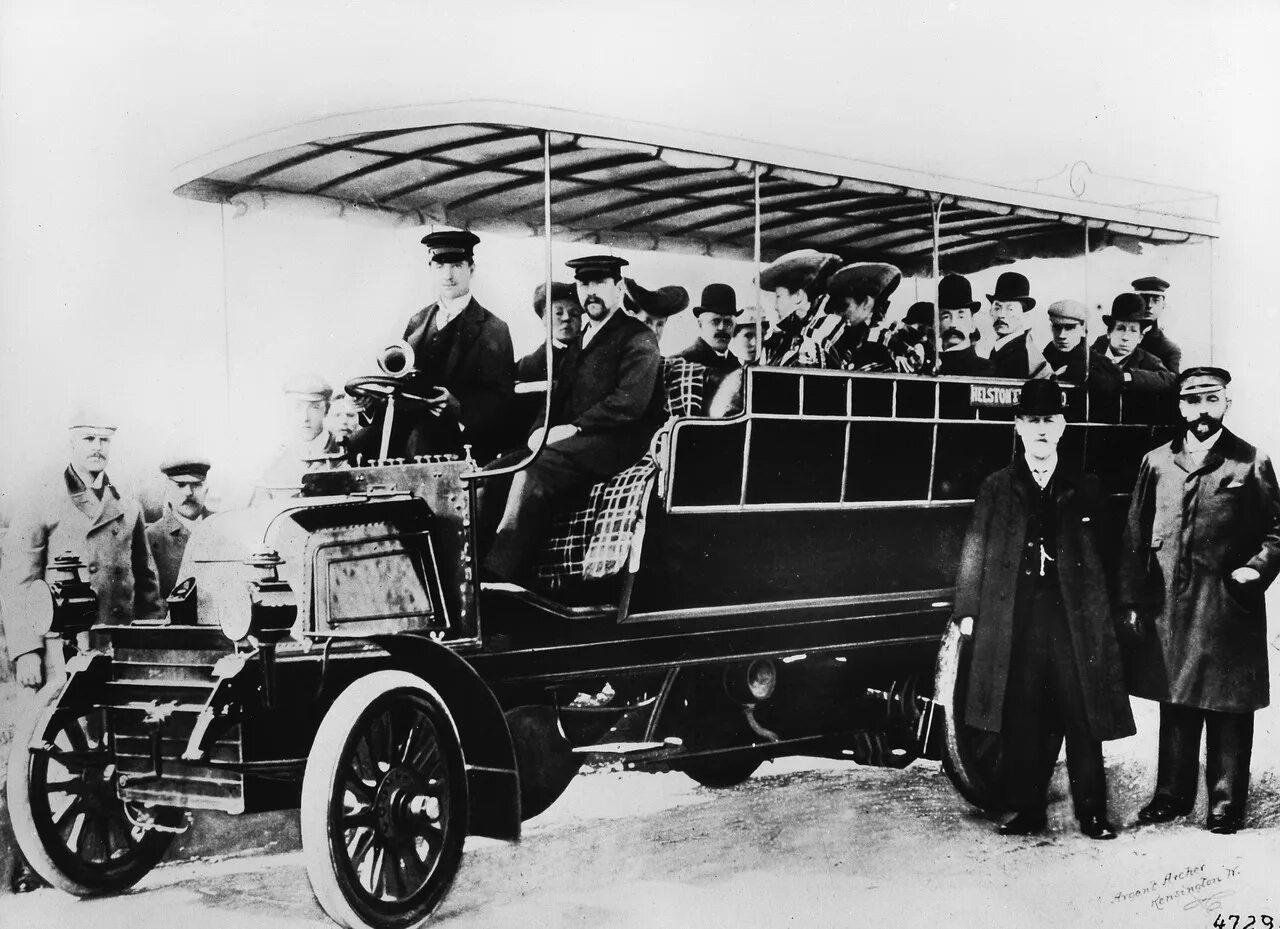 1895 Г. Benz Omnibus. Даймлер автомобиль 1895. Первый Бенц в России 1895. 1907 год первый автобус