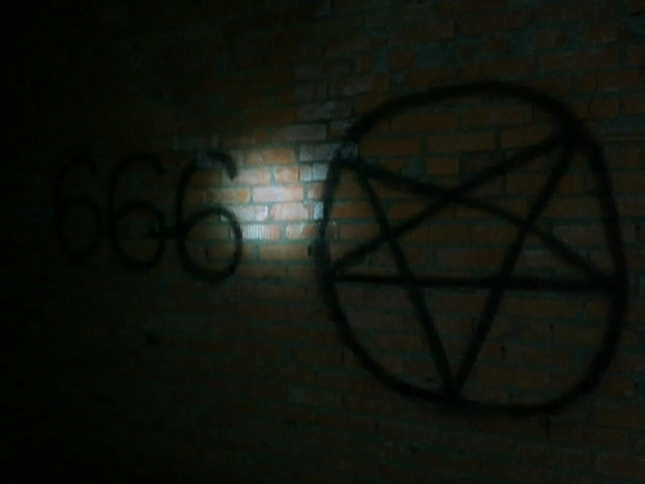 Hospital 666 freetp org. Заброшенная больница 666. Психиатрическая больница 666. Ховринская больница граффити.