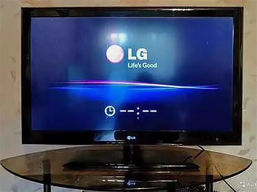 Заставка на телевизоре лджи. Телевизор lg 47 ld650-zc. Ремонт телевизоров. Телевизор завис на заставке. Lg 47ld650 висит на заставке.