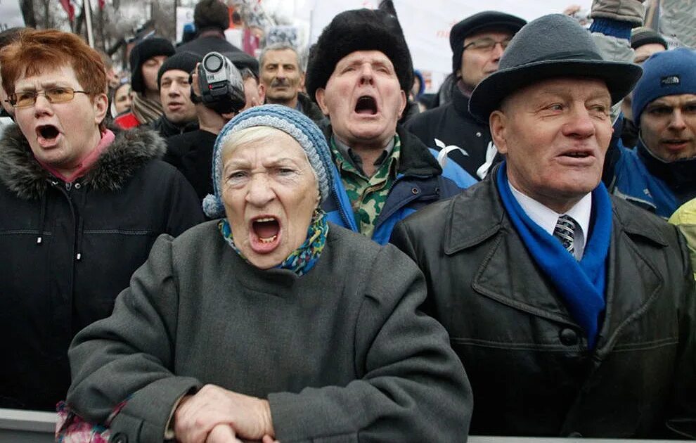 Митинг недовольства. Митинги в россии против путина. Толпа на площади. Народ на митинге. Митинг недовольных.