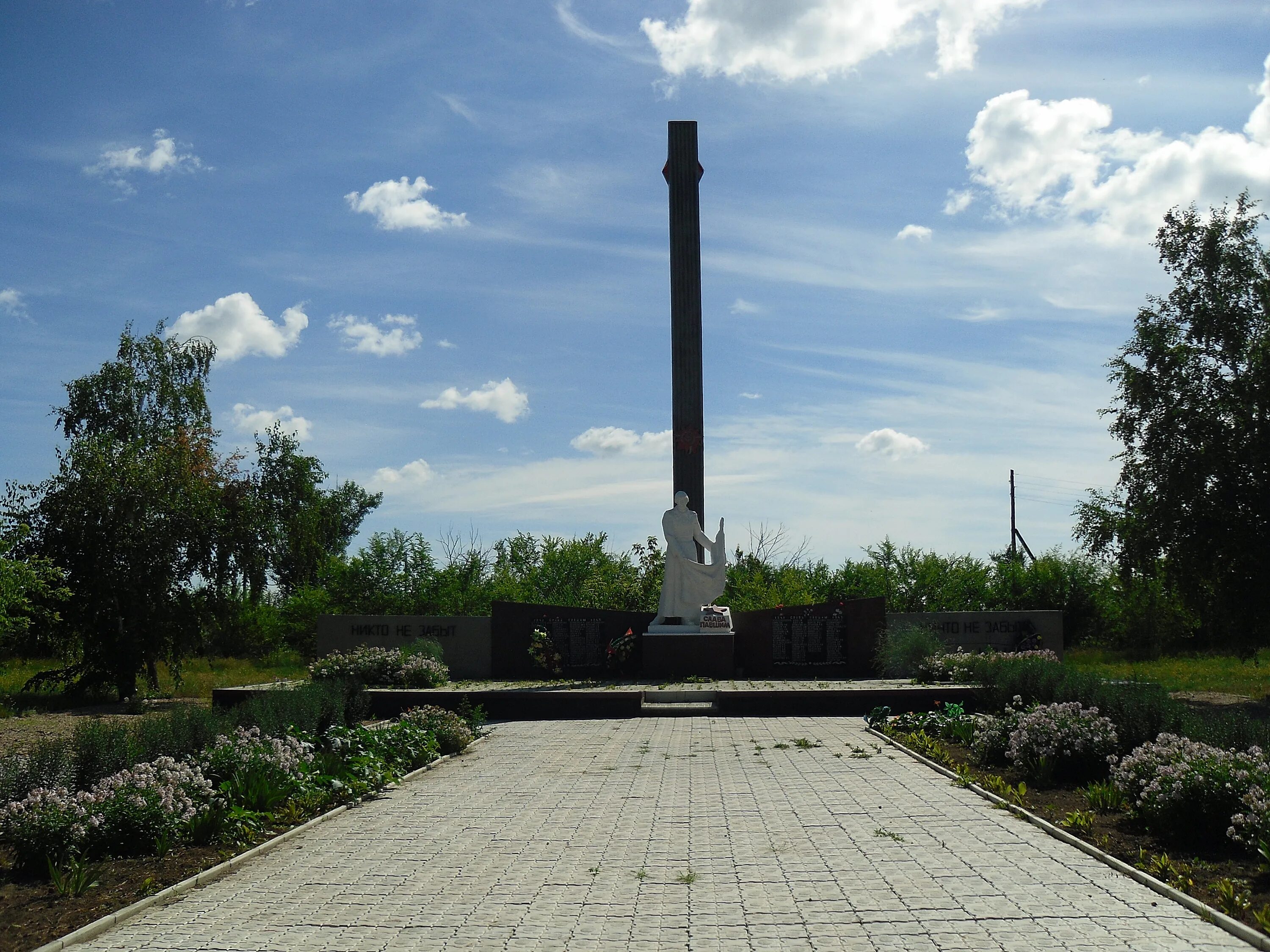 Погода в алтайском крае село сереброполь. Сереброполь Табунский район. Сереброполь Табунский район Алтайский. Село Сереброполь Табунский район Алтайский край. Мемориал славы в селе Алтайском.