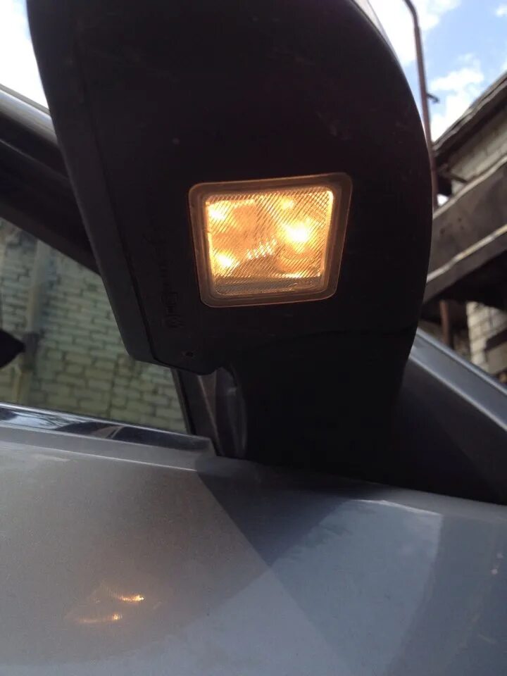Зеркала форд куга. Лампы подсветки в зеркалах Форд фокус 2. Подсветка в зеркала Форд фокус 2. Подсветка зеркал Форд фокус 3. Подсветка боковых зеркал Форд фокус 3.