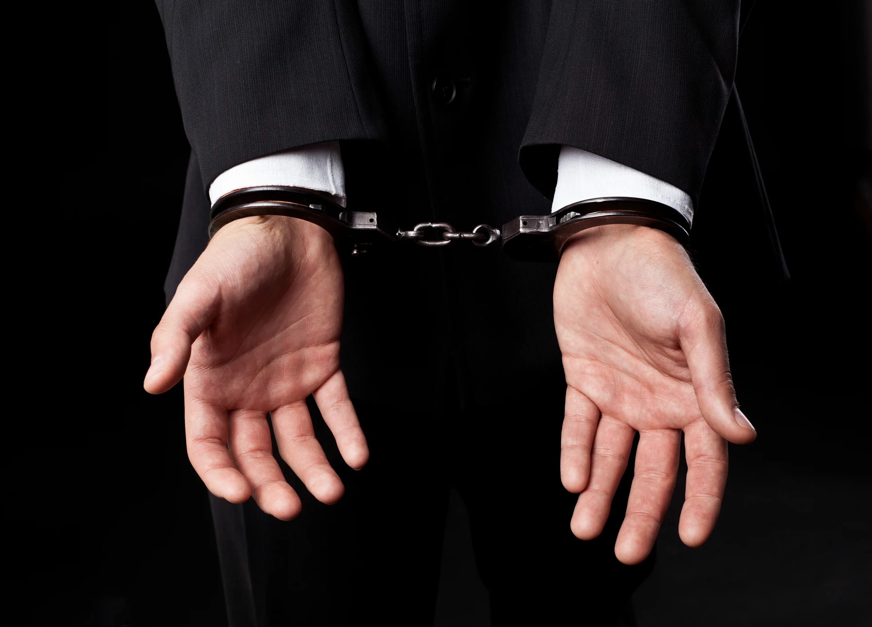 Обвиняемый картинки. Юрист в суде. Обвинительный процесс. Обвиняемый картинки. Защитник в суде.