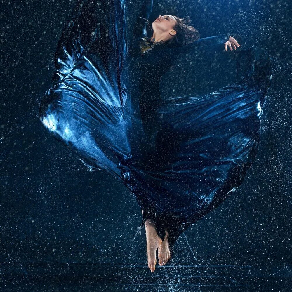 Lacey rain. Flashdance. Танец над водой. Танцы брызги. Танец с водой.