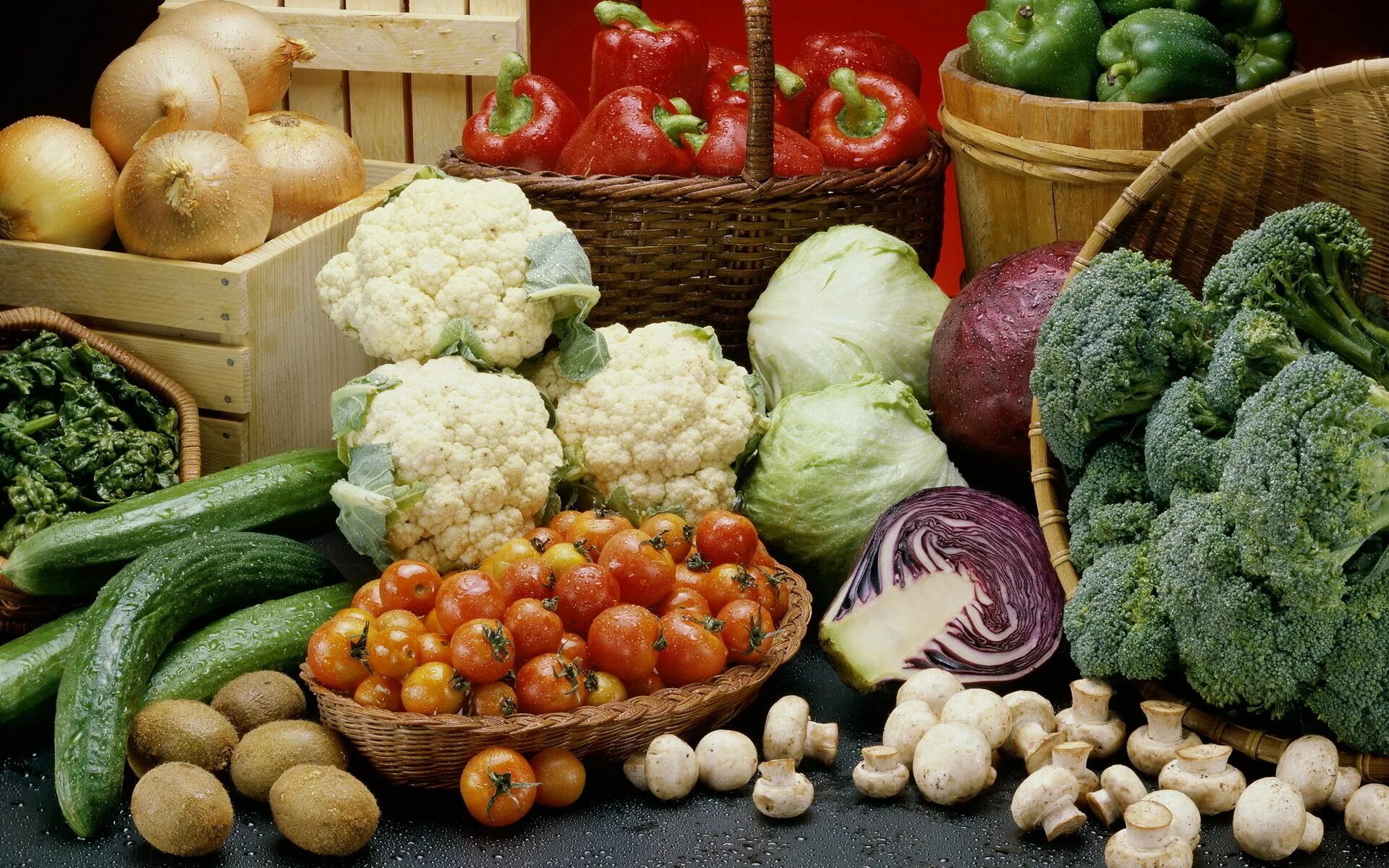 Овощи. Овощи и фрукты. Куча овощей. Овощи на столе.