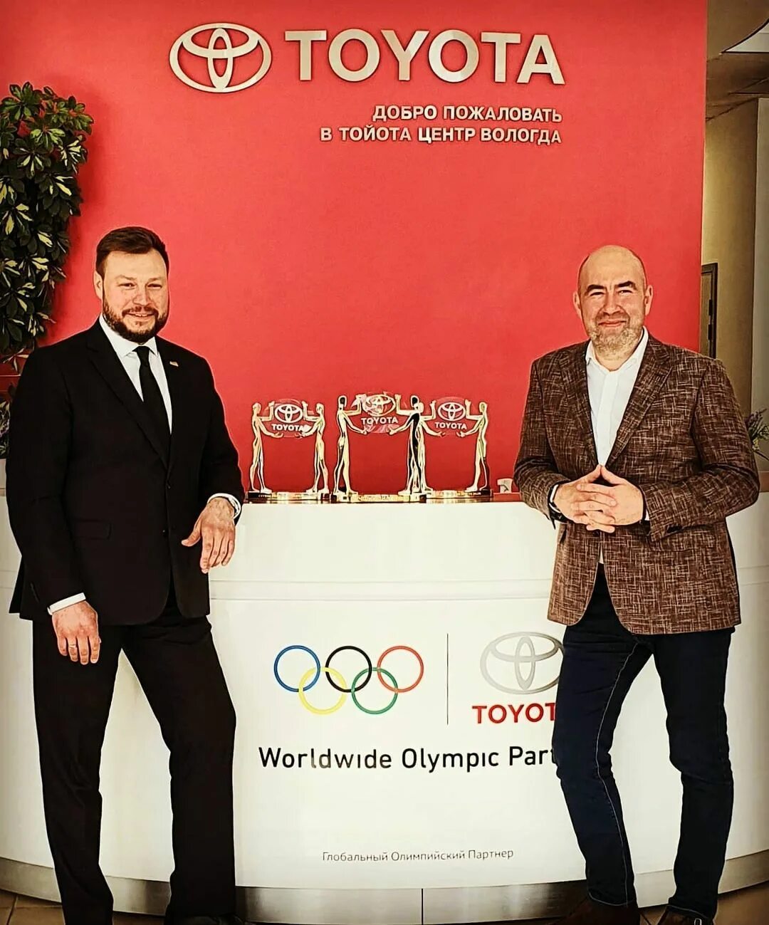 Пресс волл транснефть. Пресс волл конференция. Волов центр. Пресс волл. Волов центр.