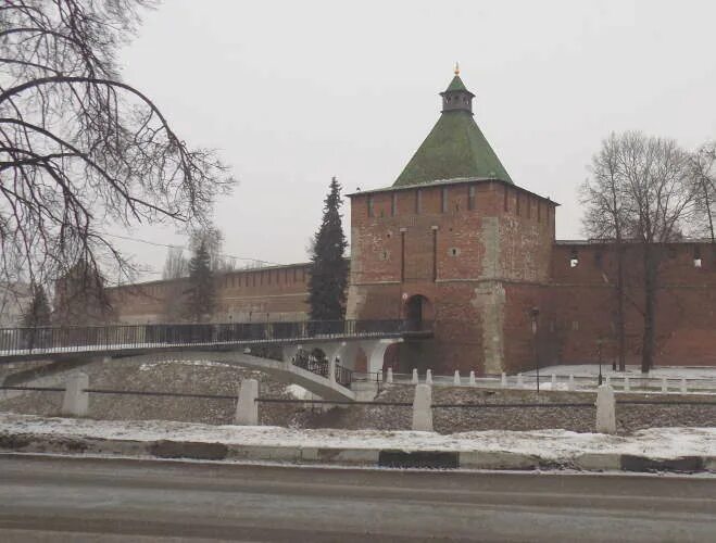 Нижегородский кремль режим. Территория нижегородского кремля. Нижегородский кремль режим. Нижегородский кремль режим. Дмитриевская башня нижегородского кремля.
