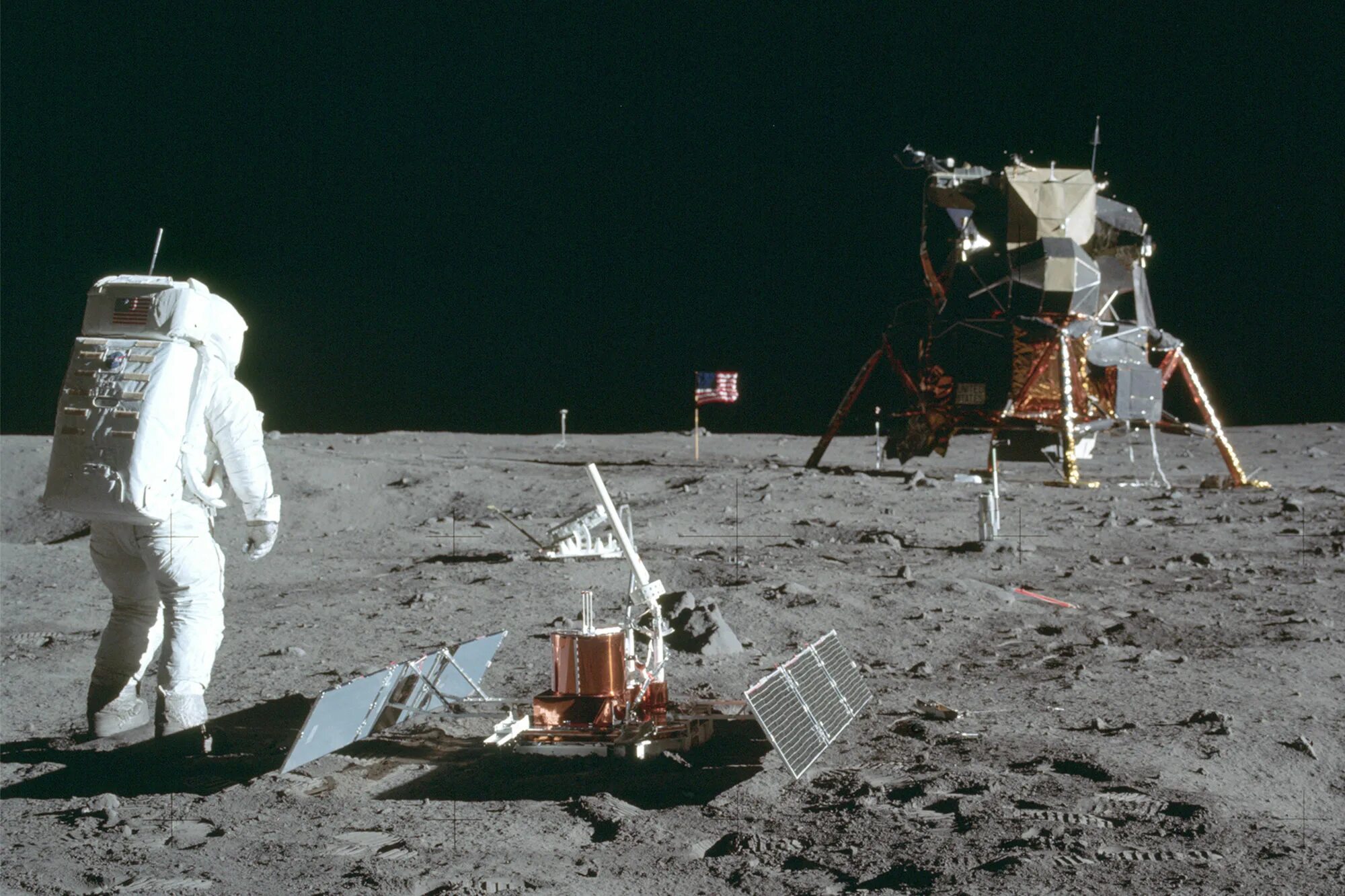 Man landed on the moon. Миссия Аполлон 11. Старт Аполлона 11. Апполо 11 на Луне.