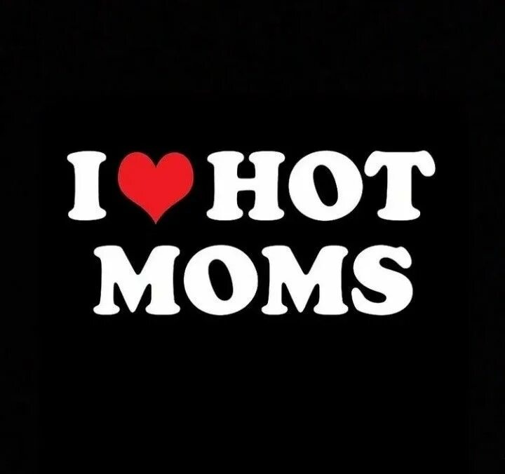 Moms love big. Футболка i Love hot moms. Надпись i Love mom. Футболка ай лав хот Бебра. Значок i Love Mommy.