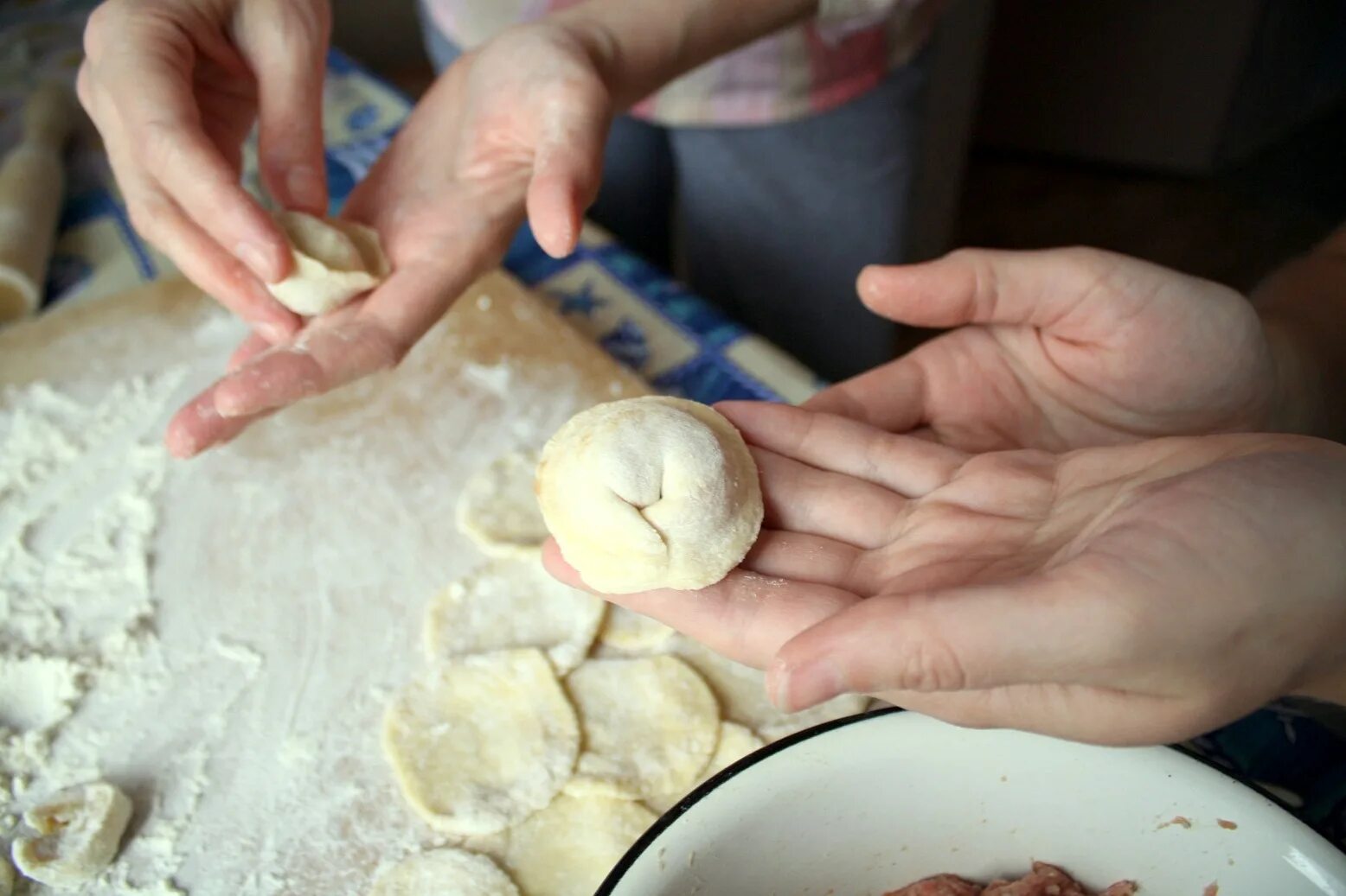 тесто просто песня. заварное тесто для пельменей. пироги с рыбой из дрожжевого теста в духовке. вареники на заварном тесте. пирог рыбный из дрожжевого теста в духовке.