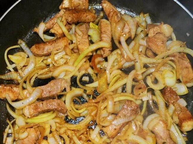 Солянка мясная по-грузински: густая, сытная, ароматная - она достойна вашего вни