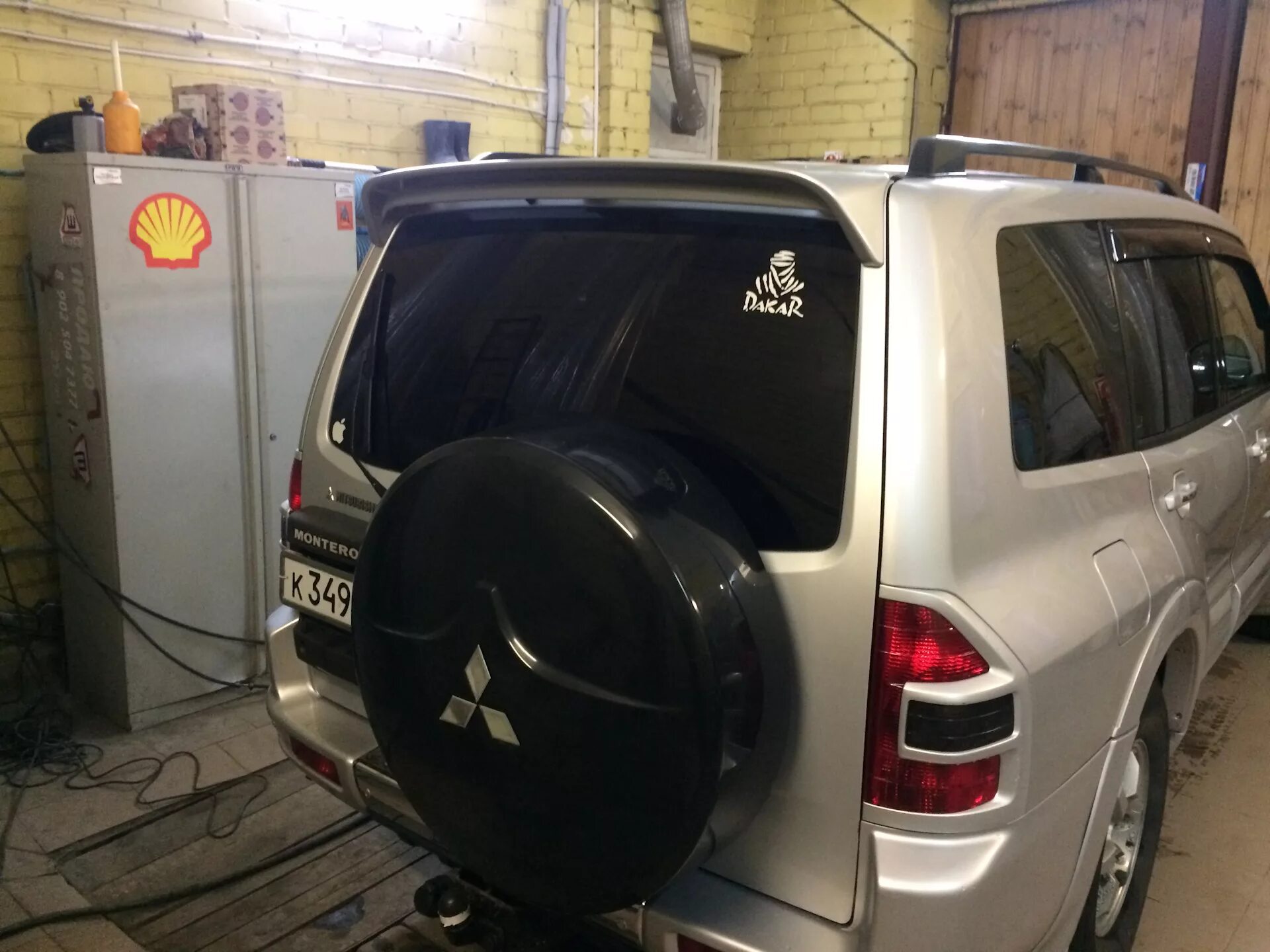 Mitsubishi pajero iv 2006. Задний спойлер на паджеро 4. Задний спойлер на паджеро 4. Спойлер мицубиси паджеро спорт 2. Задний спойлер на паджеро 4.