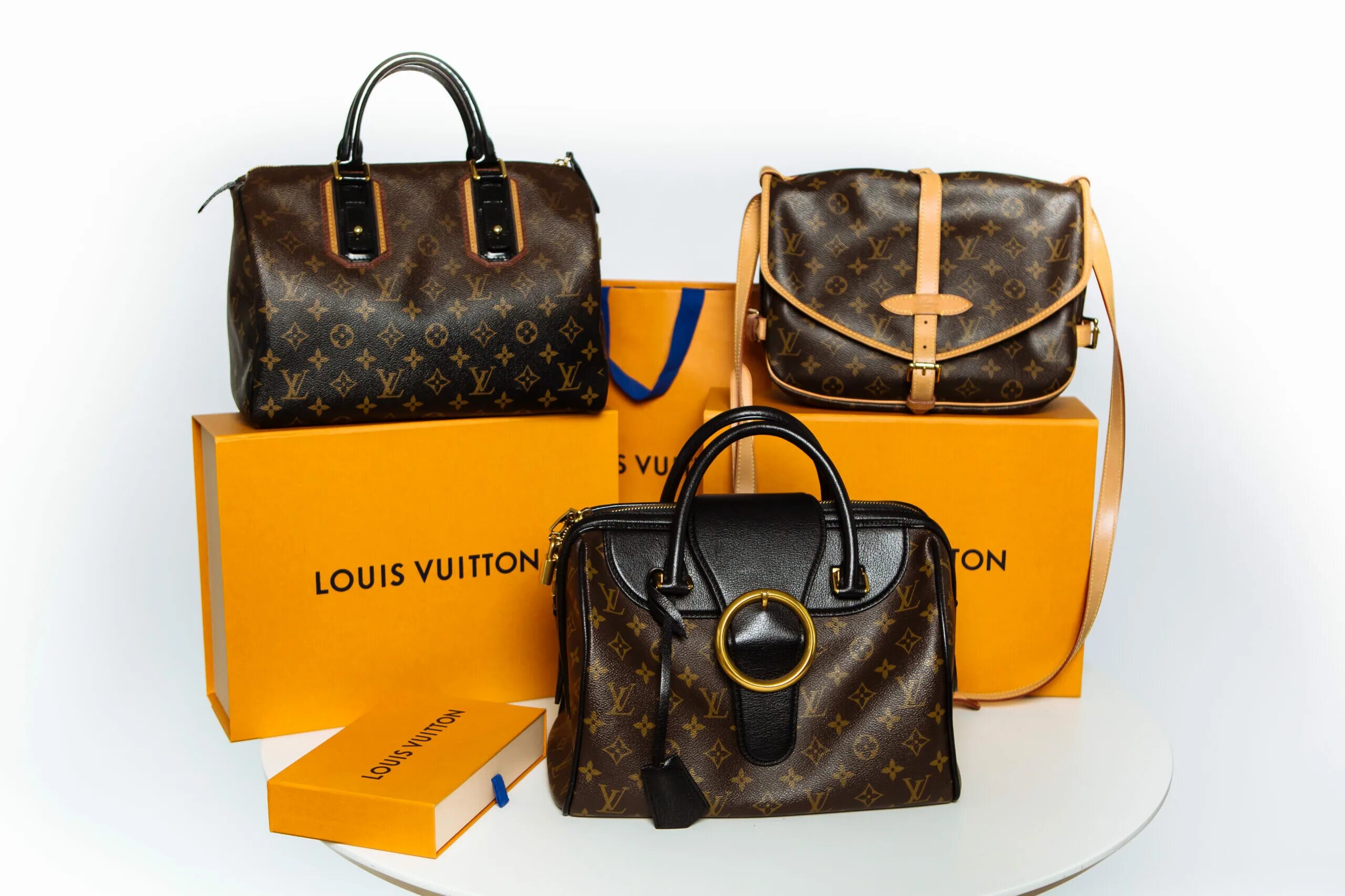 Сумка луи виттон. Артиллерийская 79 калининград. Louis vuitton спб. Сумки дипломат луи виттон. Louis vuitton japan.