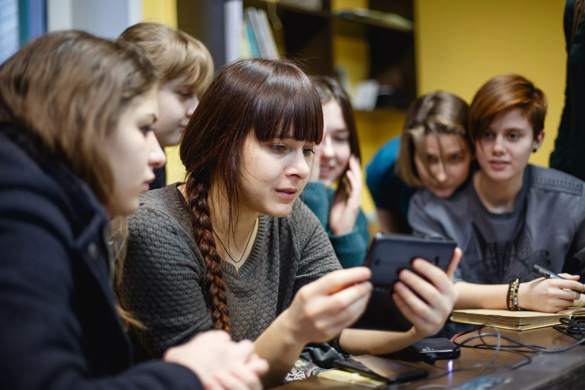 Разговор подслушанный ночью в библиотеке. Талантливые подростки. Подросток и будущее. Подростки наука.