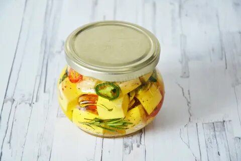Маринованный острый сыр