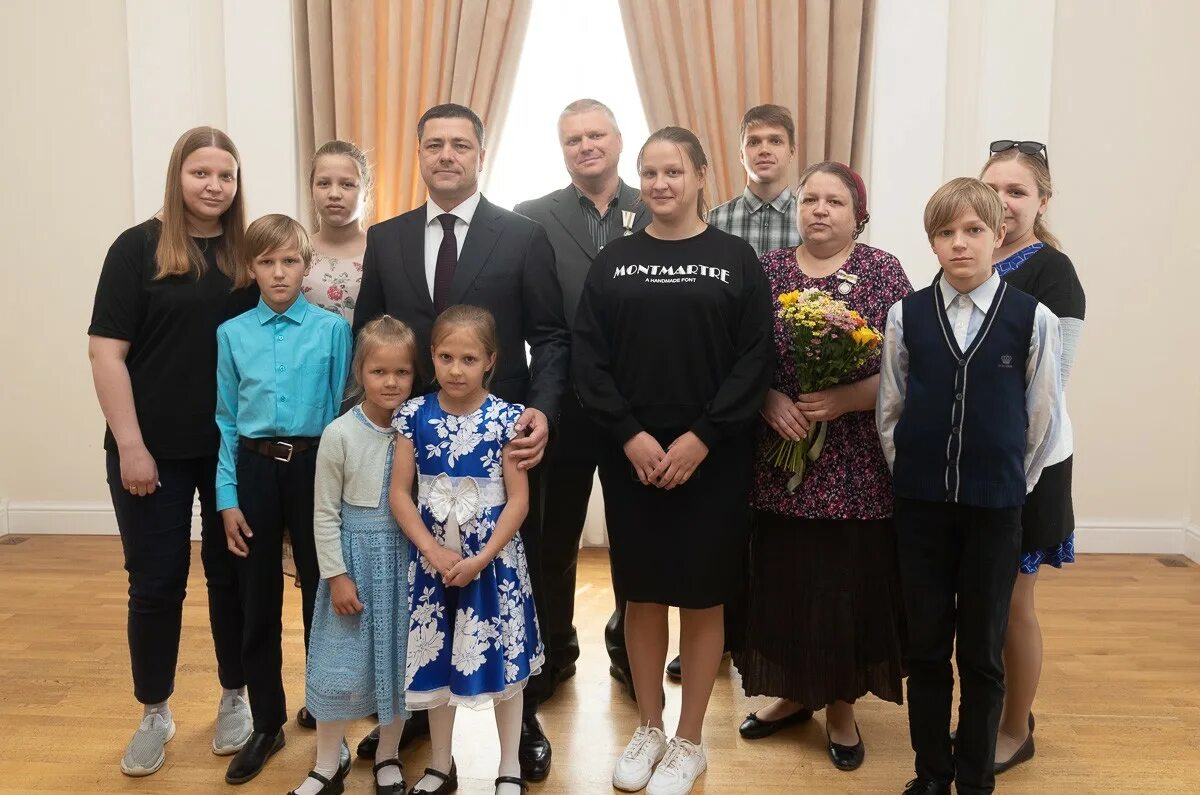 Многодетная семья 2025 последние. Многодетная семья 2025 последние