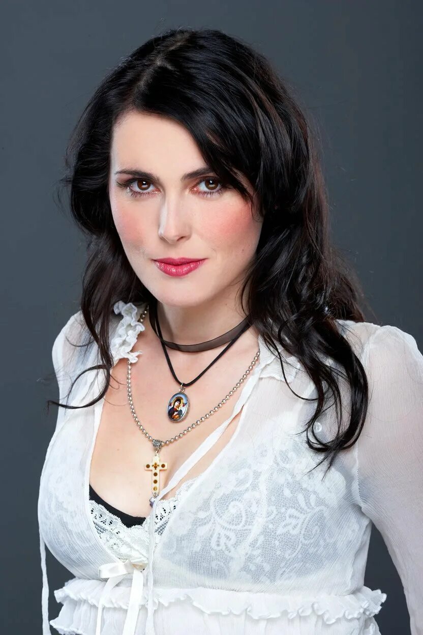 Within temptation солистка. Within temptation вокалистка. Sharon adel. Sharon adel. Within temptation солистка.