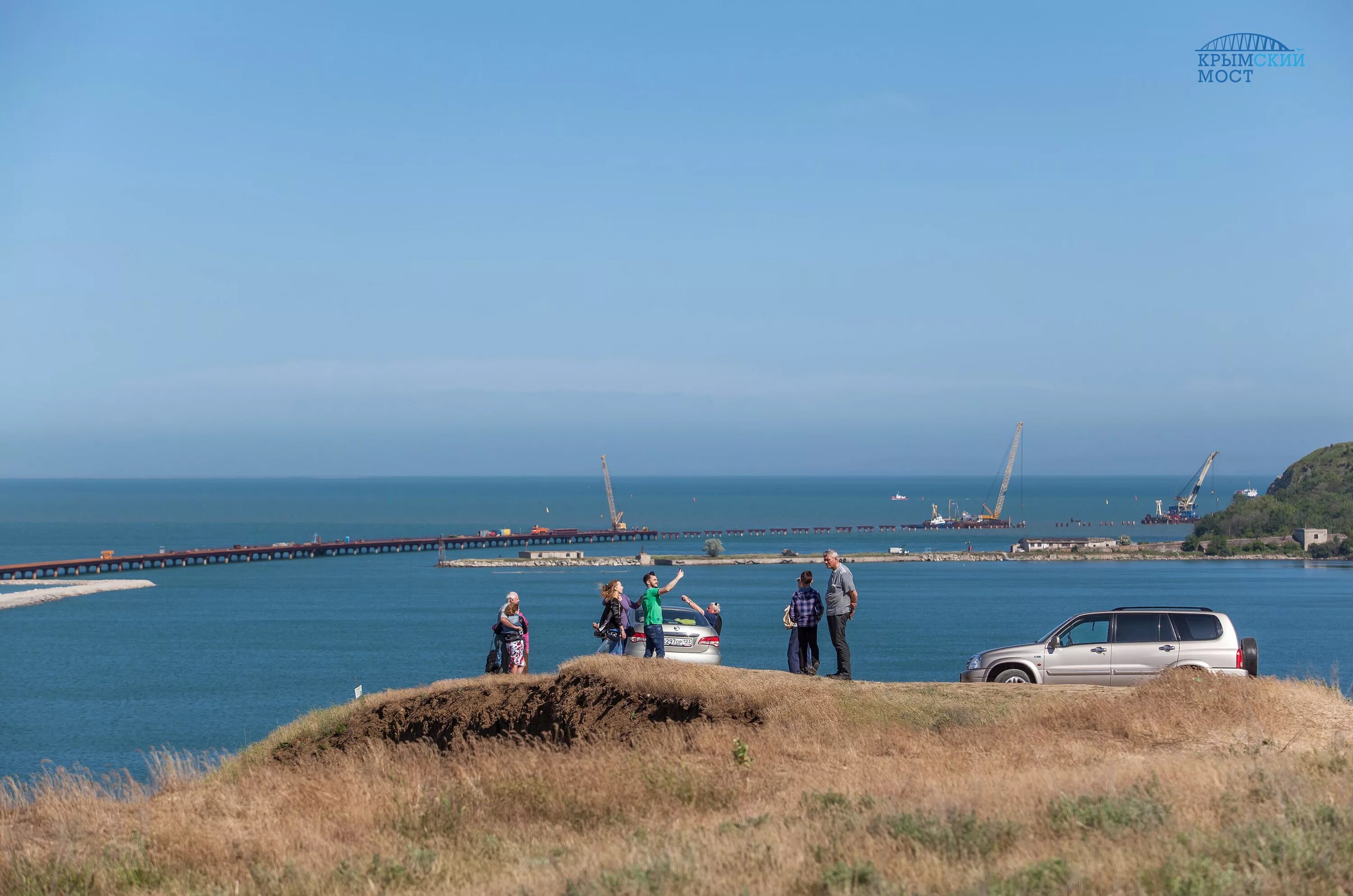 Площадка крымский мост. Смотровая площадка Крымского моста в Тамани. Керчь смотровая площадка на Крымский мост. Смотровая в Керчи на Крымский мост. Смотровая площадка в Тамани на Крымский.