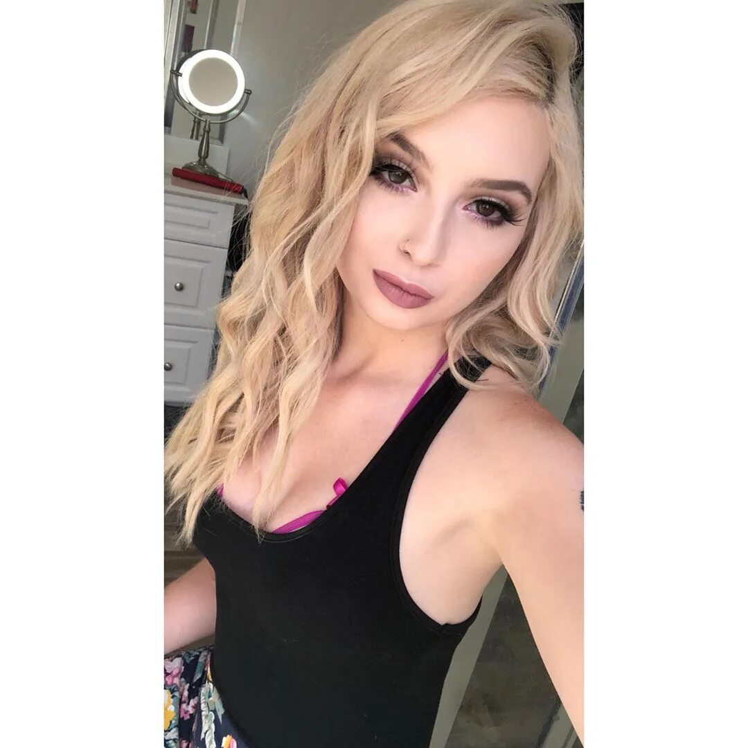 Lexi lore перевод. Лекси лоре. lexi lore 2025 new. lexi lore 2019.