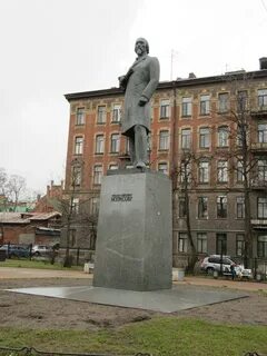 Памятники некрасову